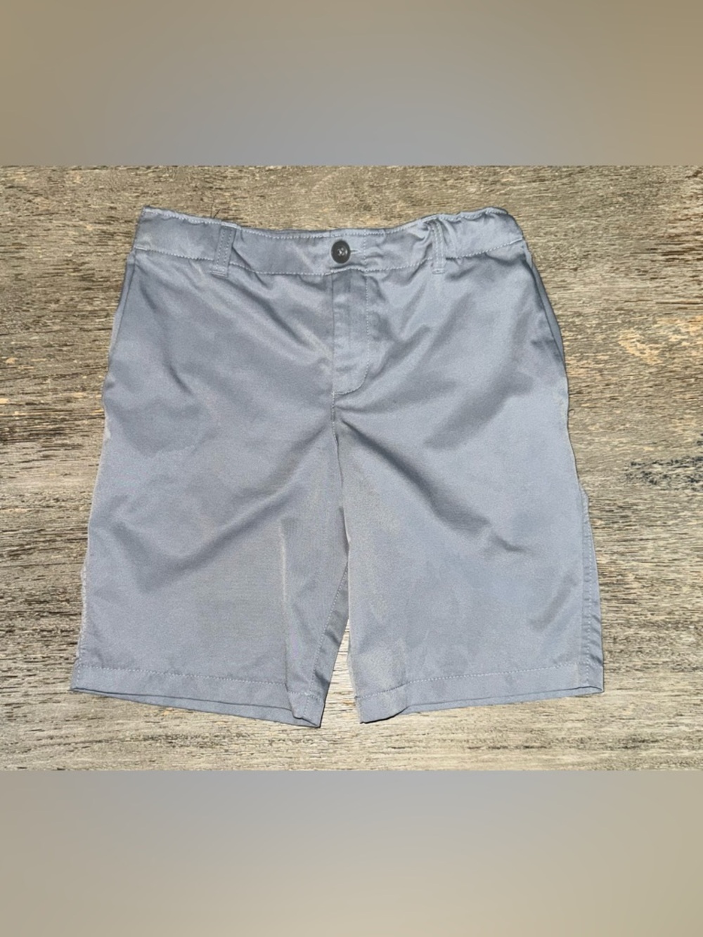 Under Armour Boys Light gray chino Shorts, EUC